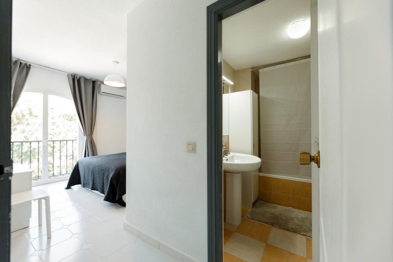 Spacious 2-Bedroom Apartment With Free Parking Sitio de Calahonda Zewnętrze zdjęcie