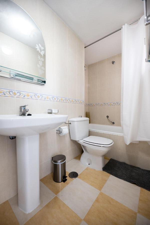 Spacious 2-Bedroom Apartment With Free Parking Sitio de Calahonda Zewnętrze zdjęcie