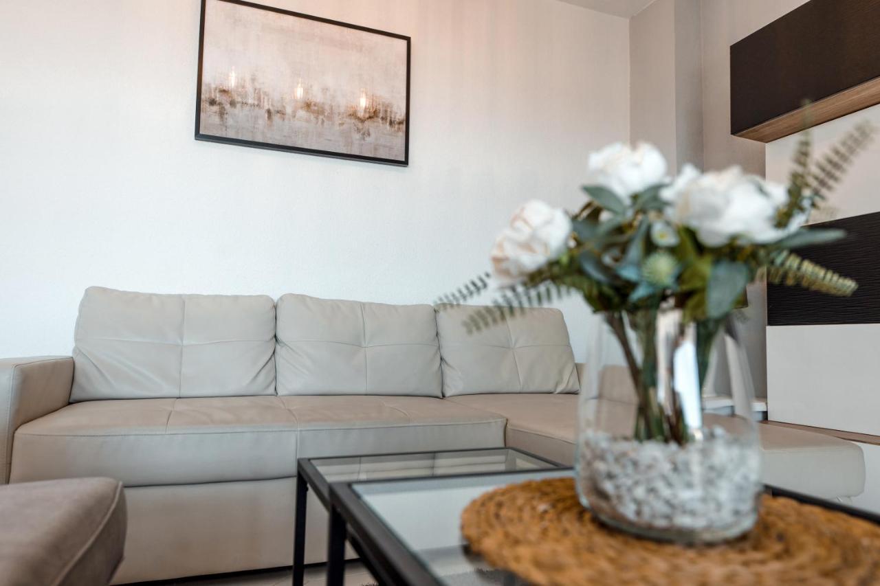 Spacious 2-Bedroom Apartment With Free Parking Sitio de Calahonda Zewnętrze zdjęcie